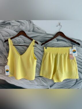 VUORI Villa Textured Set Sunlight Yellow Size Small NWT Tank + Shorts ☀️